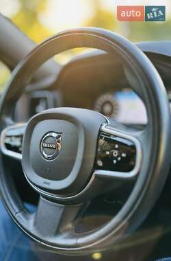 Внедорожник / Кроссовер Volvo XC60 2019 в 