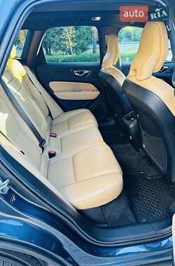 Внедорожник / Кроссовер Volvo XC60 2019 в 