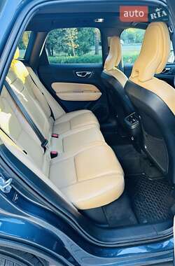 Внедорожник / Кроссовер Volvo XC60 2019 в 