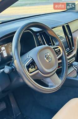 Внедорожник / Кроссовер Volvo XC60 2019 в 