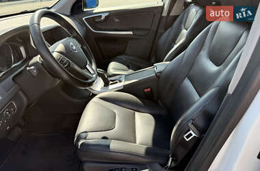 Внедорожник / Кроссовер Volvo XC60 2016 в 