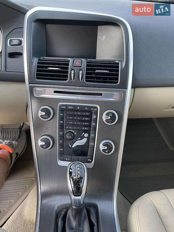 Внедорожник / Кроссовер Volvo XC60 2015 в Владимире фото 15 Внедорожник / Кроссовер Volvo XC60 2015 в Владимире