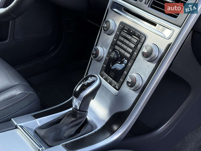 Внедорожник / Кроссовер Volvo XC60 2015 в Ровно