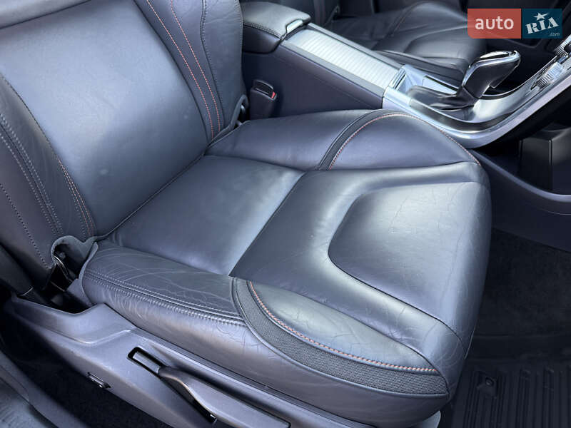 Внедорожник / Кроссовер Volvo XC60 2015 в Ровно