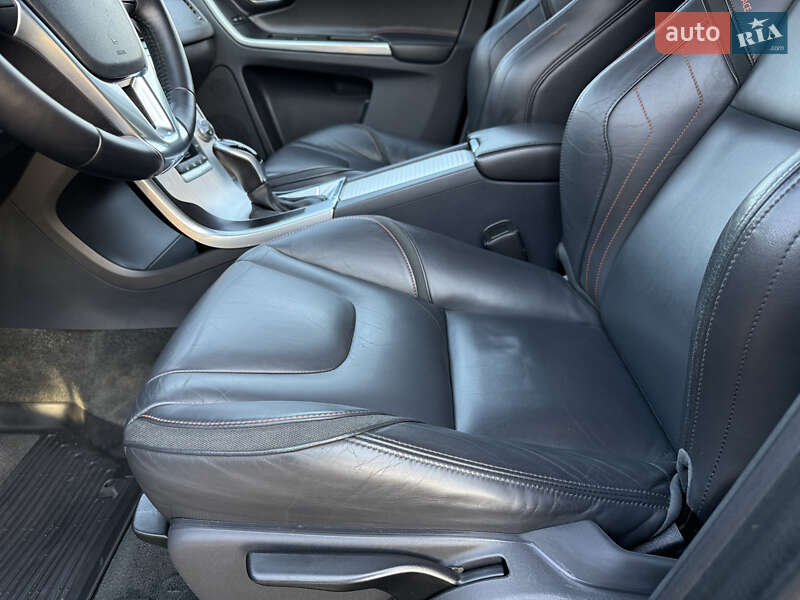 Внедорожник / Кроссовер Volvo XC60 2015 в Ровно