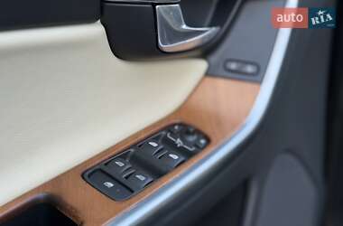 Позашляховик / Кросовер Volvo XC60 2016 в 