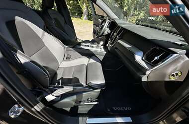 Внедорожник / Кроссовер Volvo XC60 2020 в 