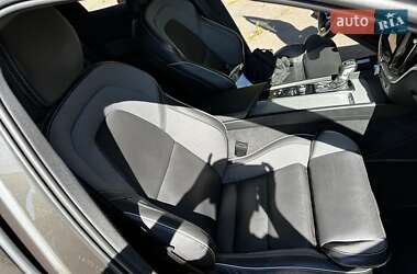 Внедорожник / Кроссовер Volvo XC60 2020 в 