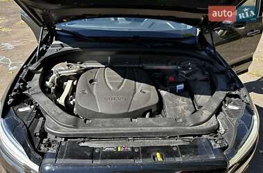 Внедорожник / Кроссовер Volvo XC60 2020 в 