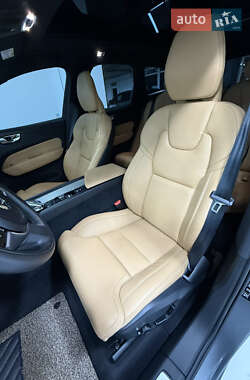 Внедорожник / Кроссовер Volvo XC60 2020 в 