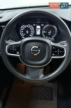 Внедорожник / Кроссовер Volvo XC60 2020 в 