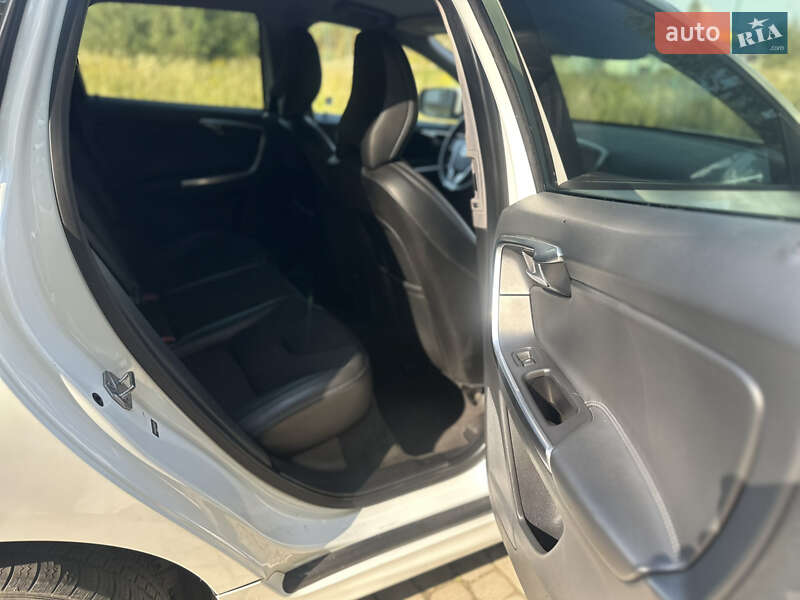 Позашляховик / Кросовер Volvo XC60 2017 в Львові