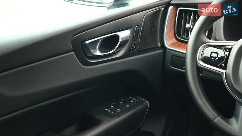 Внедорожник / Кроссовер Volvo XC60 2022 в Киеве