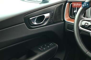 Внедорожник / Кроссовер Volvo XC60 2022 в 