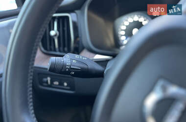 Позашляховик / Кросовер Volvo XC60 2019 в 