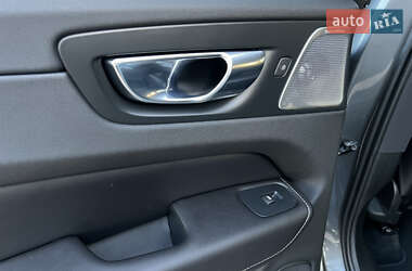 Позашляховик / Кросовер Volvo XC60 2019 в 