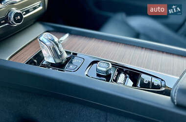 Позашляховик / Кросовер Volvo XC60 2019 в 