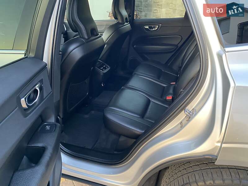 Внедорожник / Кроссовер Volvo XC60 2019 в Ровно