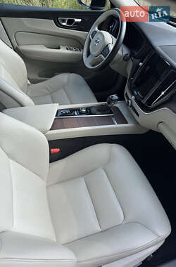 Внедорожник / Кроссовер Volvo XC60 2020 в 