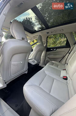 Внедорожник / Кроссовер Volvo XC60 2020 в 