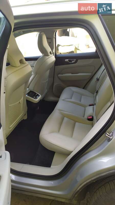 Внедорожник / Кроссовер Volvo XC60 2022 в Ровно