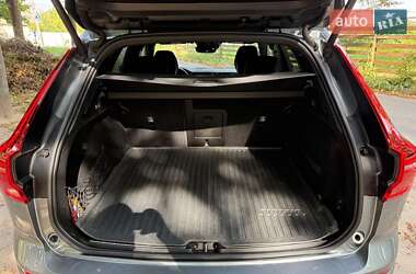 Внедорожник / Кроссовер Volvo XC60 2019 в 