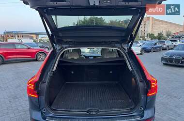 Внедорожник / Кроссовер Volvo XC60 2018 в 