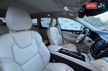Внедорожник / Кроссовер Volvo XC60 2018 в 
