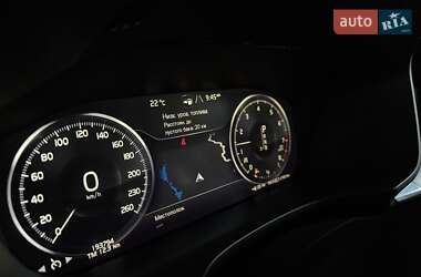 Внедорожник / Кроссовер Volvo XC60 2018 в 