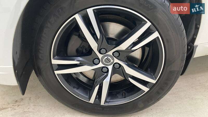 Внедорожник / Кроссовер Volvo XC60 2019 в Черновцах