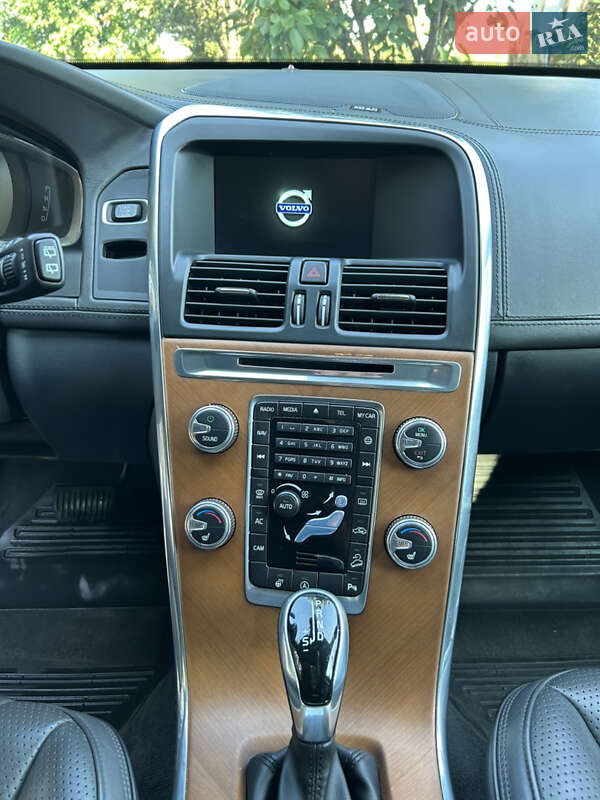 Внедорожник / Кроссовер Volvo XC60 2016 в Полтаве