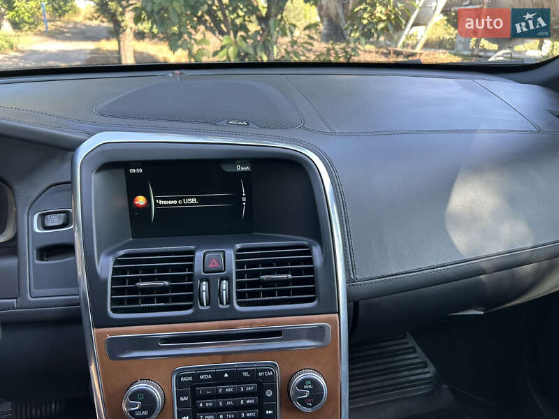 Внедорожник / Кроссовер Volvo XC60 2016 в Полтаве