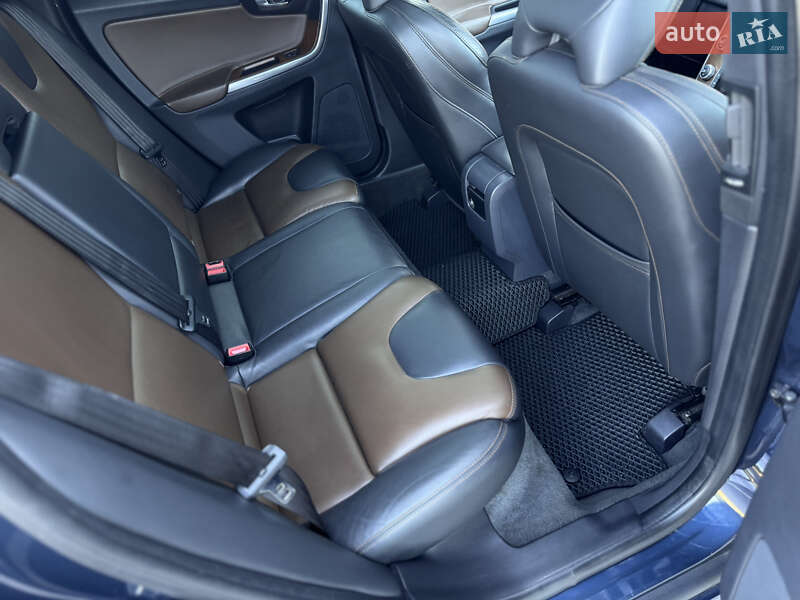Внедорожник / Кроссовер Volvo XC60 2015 в Сарнах
