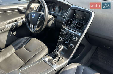 Внедорожник / Кроссовер Volvo XC60 2015 в 