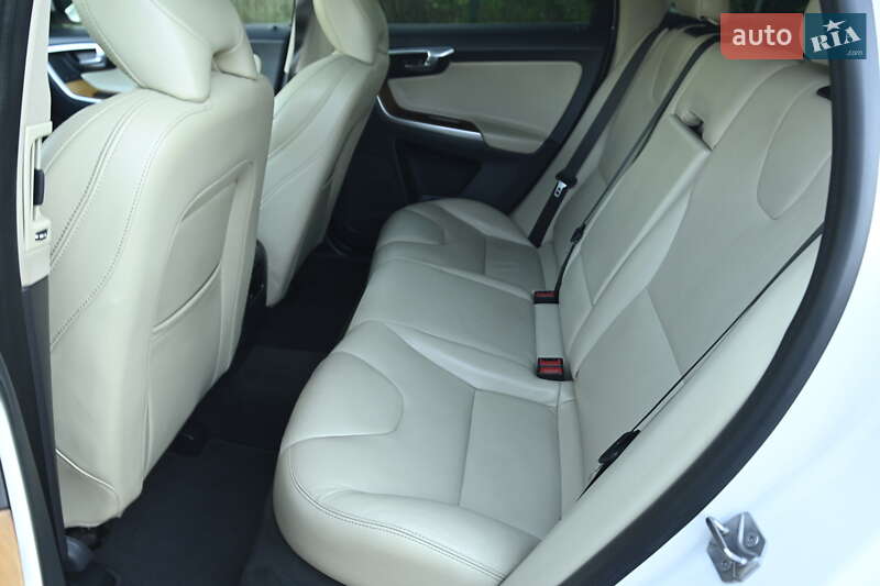 Внедорожник / Кроссовер Volvo XC60 2017 в Бердичеве