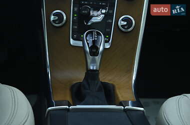 Внедорожник / Кроссовер Volvo XC60 2017 в 