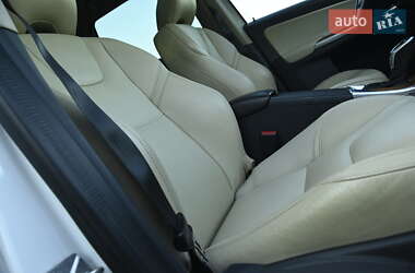 Внедорожник / Кроссовер Volvo XC60 2017 в 