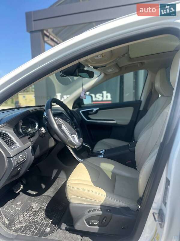 Внедорожник / Кроссовер Volvo XC60 2015 в Шумске