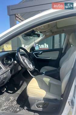 Внедорожник / Кроссовер Volvo XC60 2015 в 