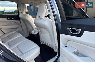 Внедорожник / Кроссовер Volvo XC60 2020 в 