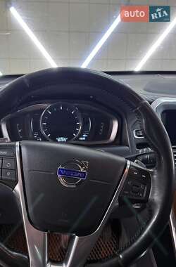 Внедорожник / Кроссовер Volvo XC60 2016 в 