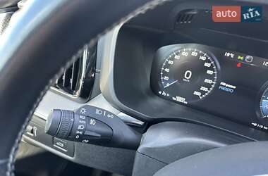 Внедорожник / Кроссовер Volvo XC60 2018 в 