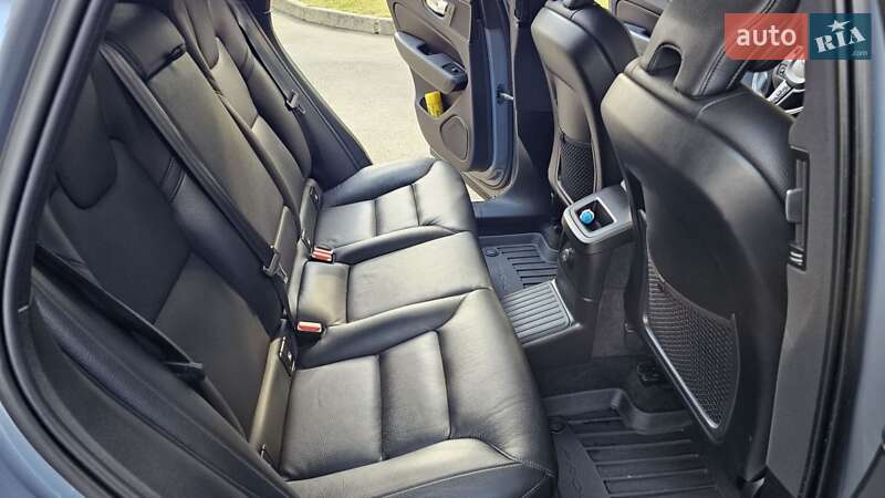 Внедорожник / Кроссовер Volvo XC60 2021 в Чернигове