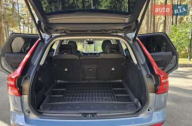 Внедорожник / Кроссовер Volvo XC60 2021 в 