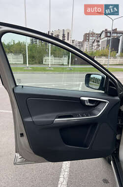 Внедорожник / Кроссовер Volvo XC60 2013 в 