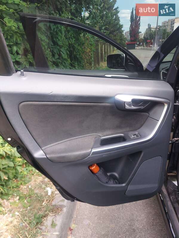 Внедорожник / Кроссовер Volvo XC60 2016 в Киеве фото 43 Внедорожник / Кроссовер Volvo XC60 2016 в Киеве