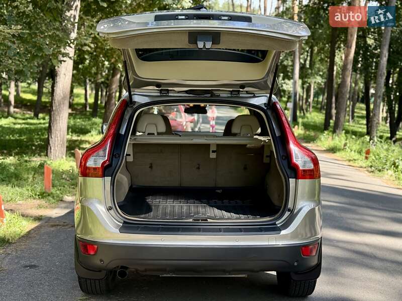 Внедорожник / Кроссовер Volvo XC60 2012 в Киеве