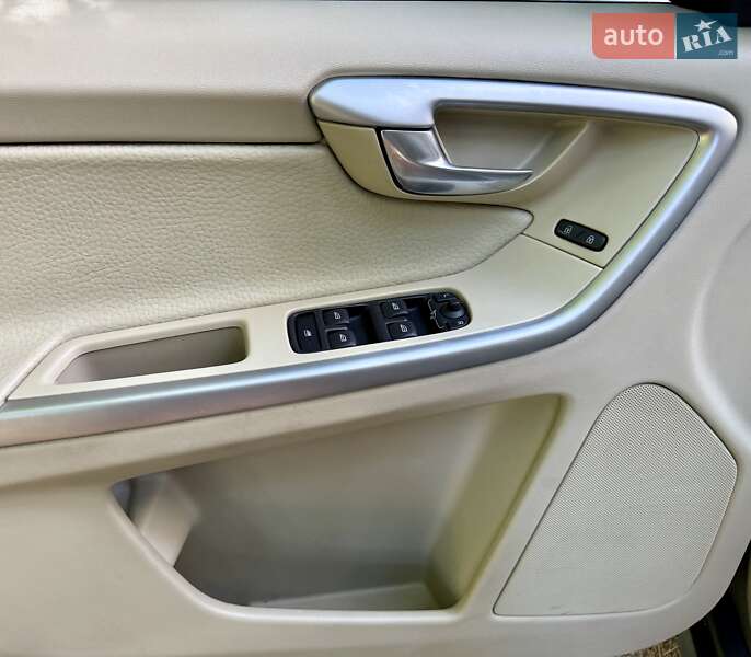Внедорожник / Кроссовер Volvo XC60 2012 в Киеве