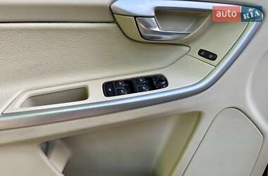 Внедорожник / Кроссовер Volvo XC60 2012 в 