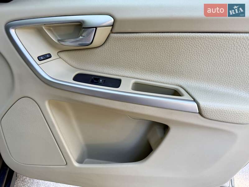 Внедорожник / Кроссовер Volvo XC60 2012 в Киеве